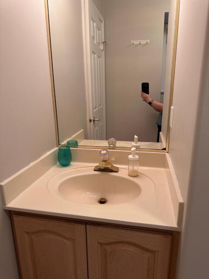 C And D Cozy Bedroom バンクーバー エクステリア 写真