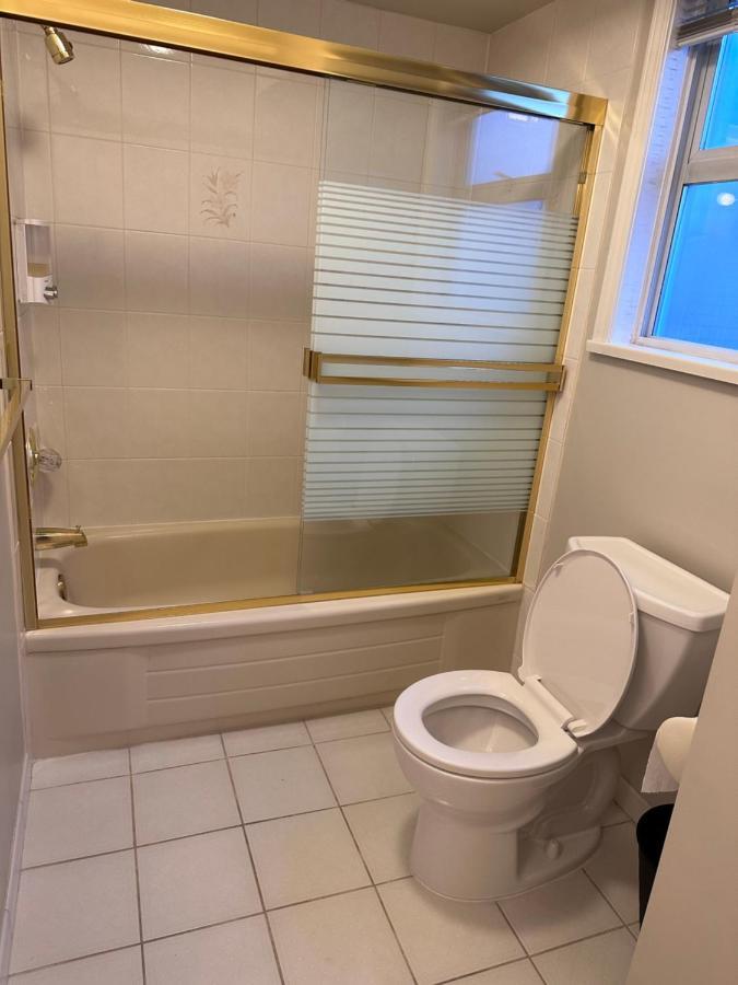 C And D Cozy Bedroom バンクーバー エクステリア 写真
